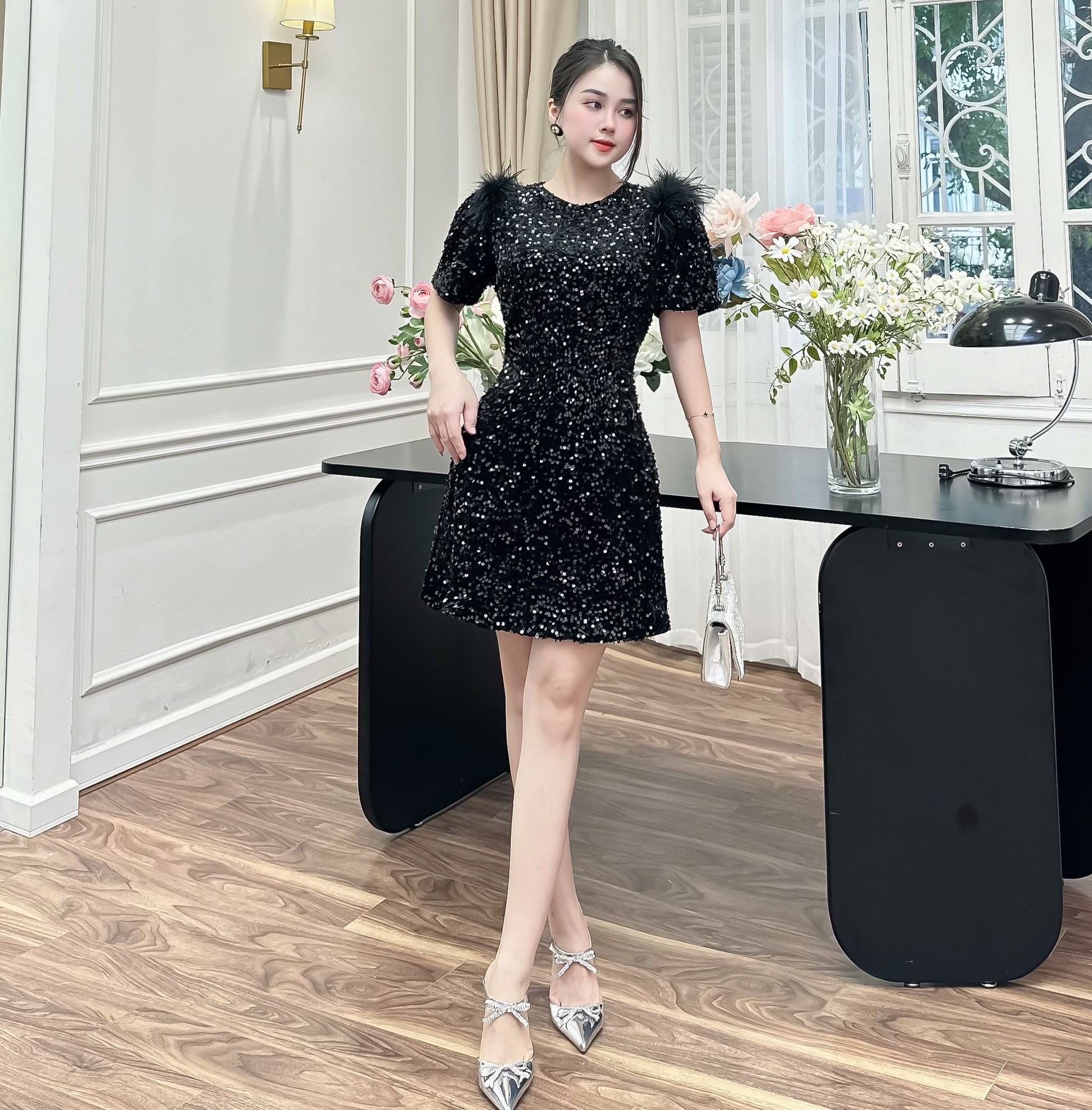 Đầm Thiết Kế MAY I70 Chất Liệu Kim Sa Phối Lông Vũ - Đầm Dự Tiệc Nổi Bật Chuẩn MAY