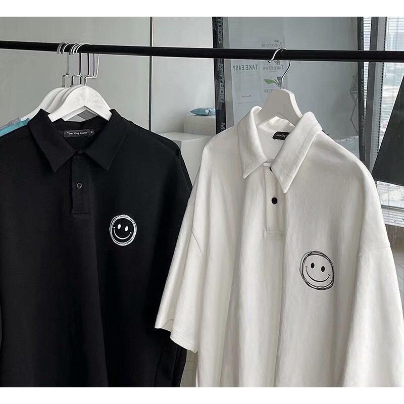 Áo tay ngắn cổ bẻ phong cách hàn quốc in logo mặt cười trước ngực nam nữ mặc đều đẹp