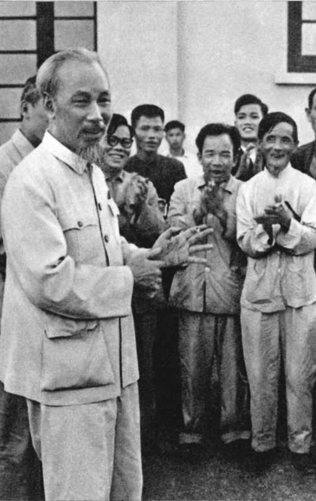 Sách Di Sản Hồ Chí Minh - Hồ Chí Minh Bàn Về Cán Bộ