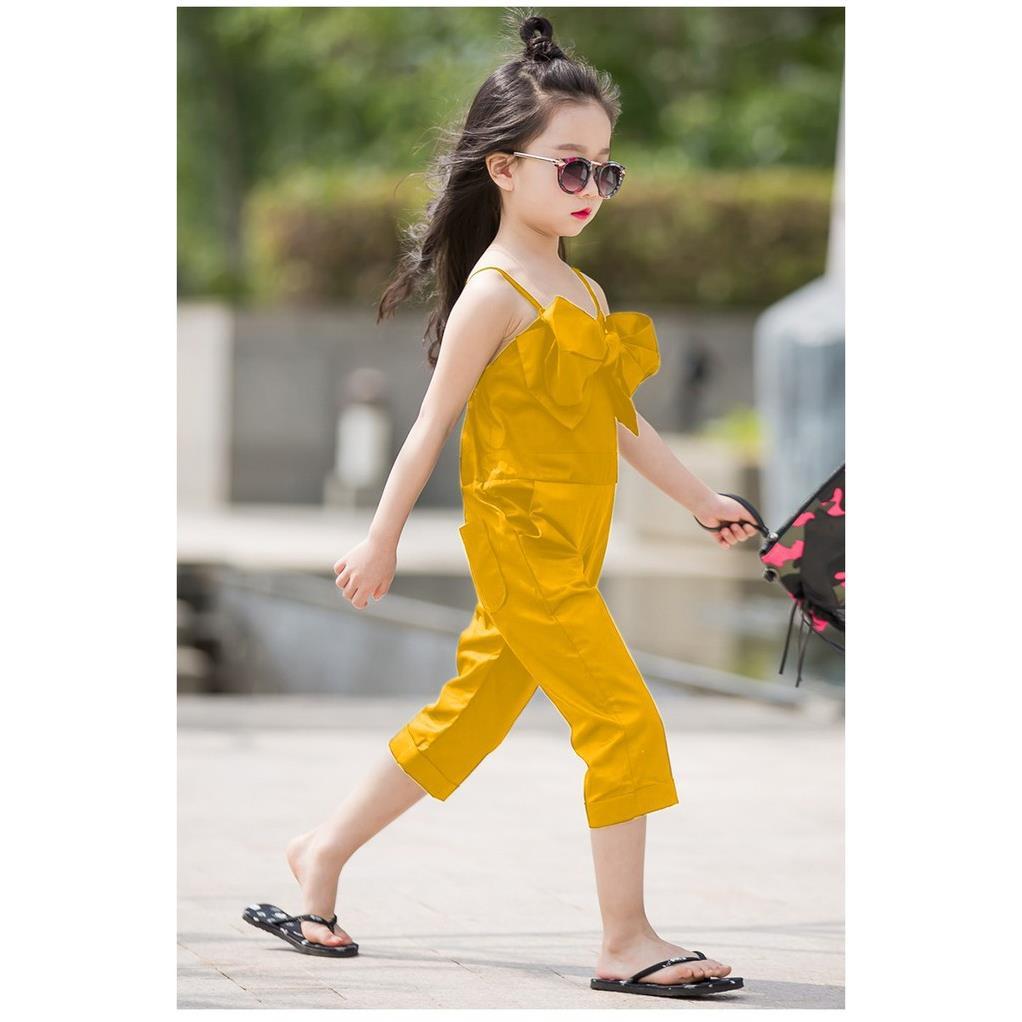 Jumsuit dây cho bé gái sành điệu, với chiếc nơ to được đính trước ngực lạ mắt - Quần áo trẻ em