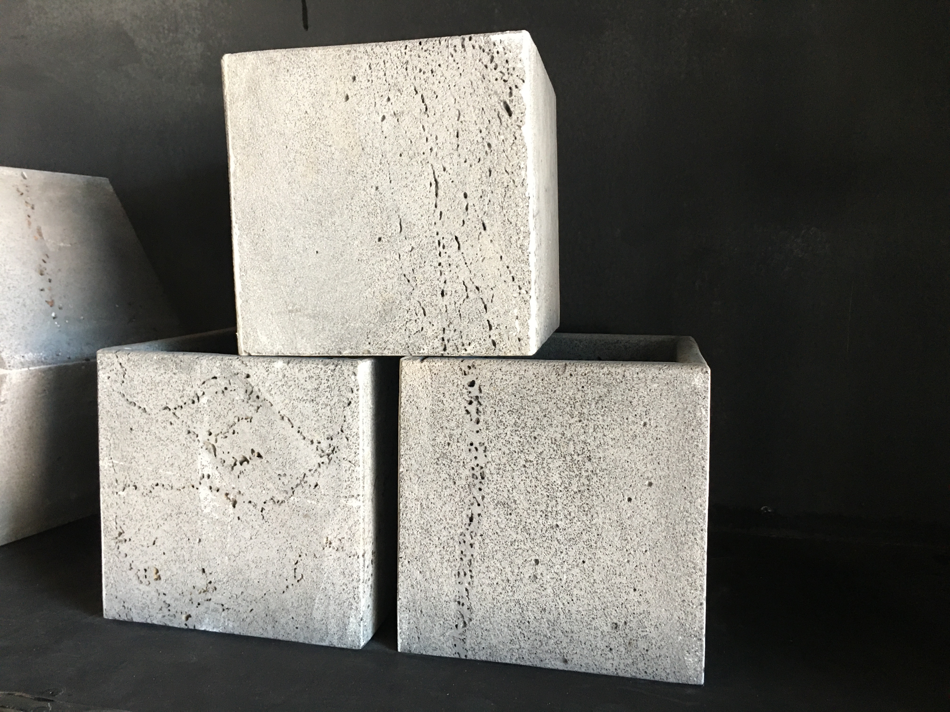 Chậu hoa đá ong xám 20 x 20cm