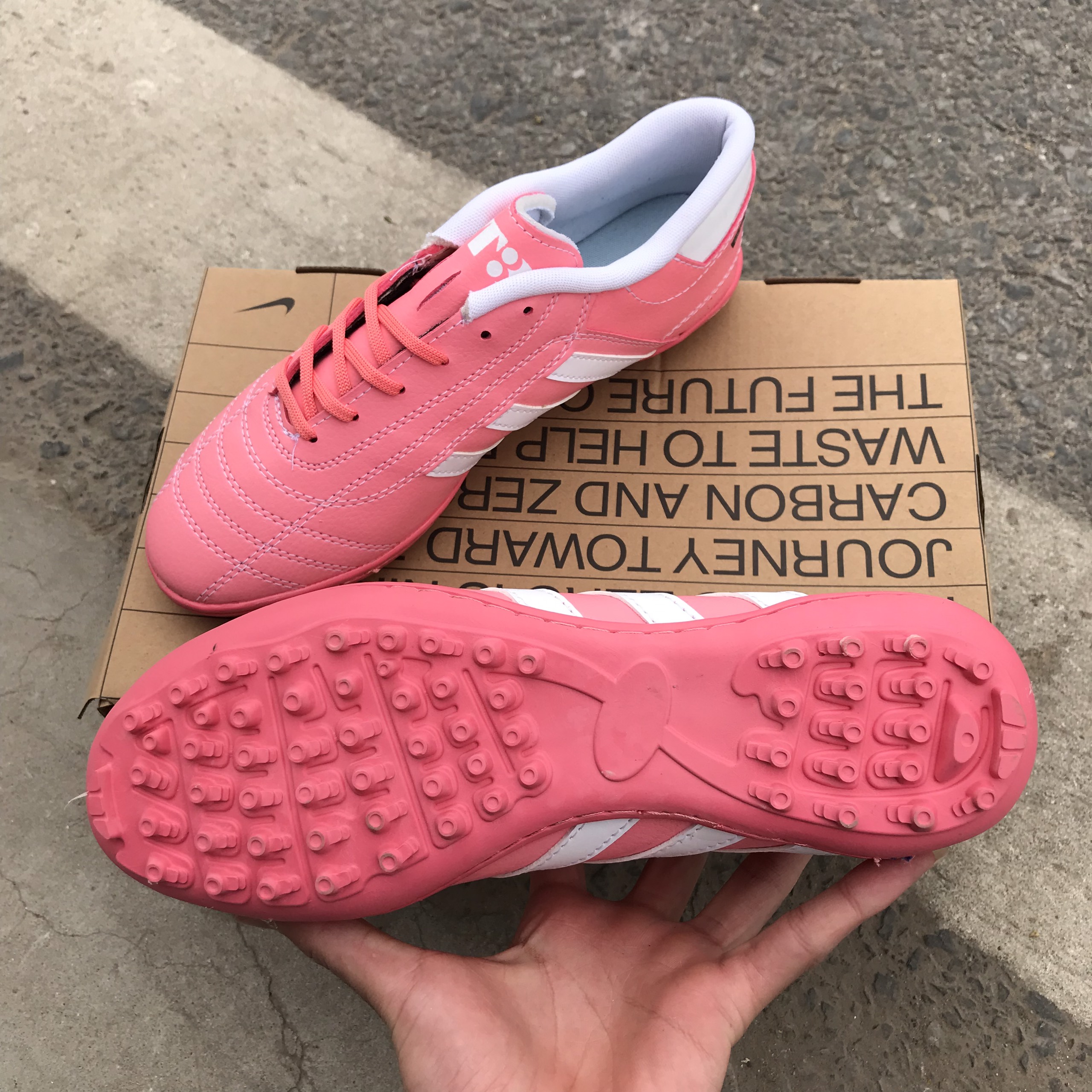 Đôi giày đá banh chất lượng CT3 VN cao cấp hồng