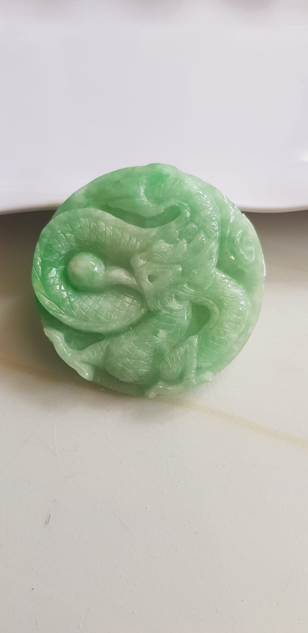 Mặt dây chuyền Nam to trạm rồng lượn nổi nhả ngọc đá ngọc cẩm thạch tự nhiên Size tròn to đường kính 53mm x dầy 6mm Màu xanh Ngọc Tươi bóng đẹp lắm luôn nam bọc vàng đeo với dây chuyền của mình thiệt đẹp lắm luôn nha ạ