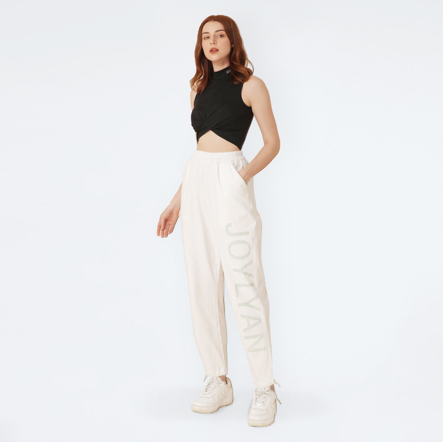 Set Thể Thao Áo Joyce Croptop (Phiên bản Đen) & Quần Joyce Baggy (Phiên bản Trắng).