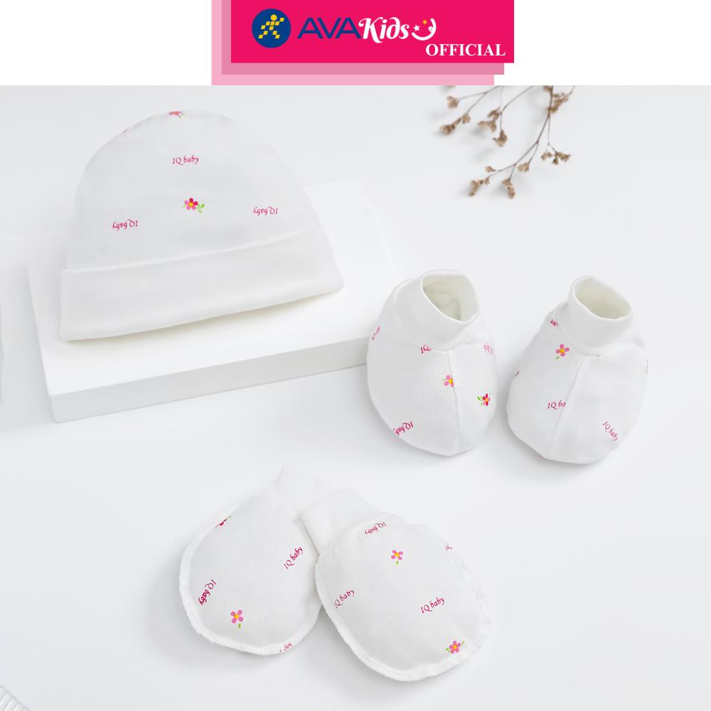 Set nón, bao tay bao chân in hoa hồng IQ Baby màu trắng (0 - 3 tháng) - Hàng Chính Hãng