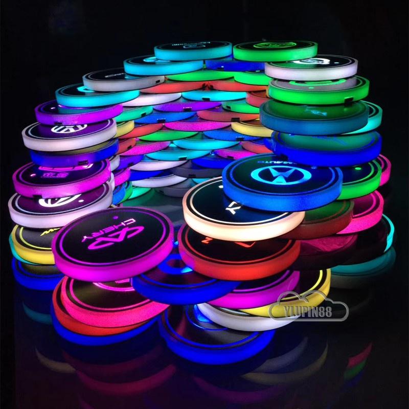 Đế đỡ cốc, khay đựng cốc gắn đèn led mix màu để chai cốc chống trơn trượt cho xe ô tô, đủ thương hiệu