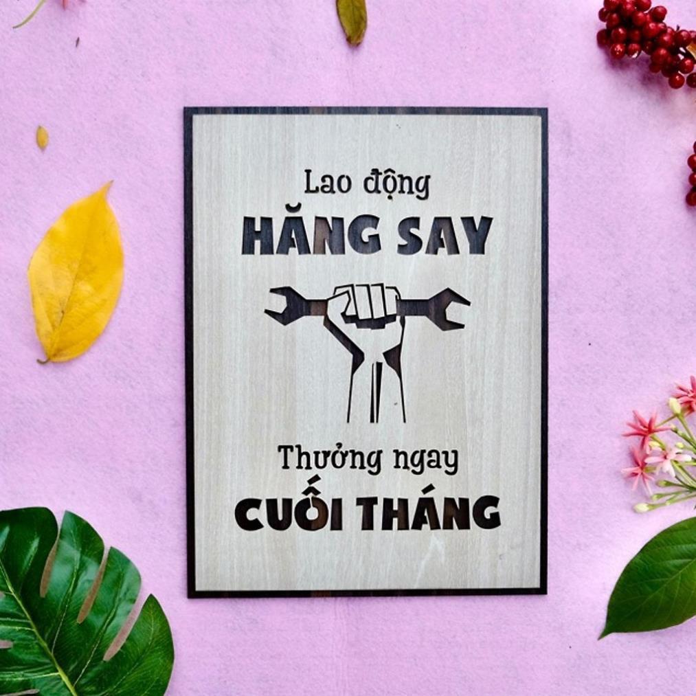 Tranh gỗ treo tường_Lao động hăng say thưởng ngay cuối tháng_CRN_01 . KÍch thước 54x40cm