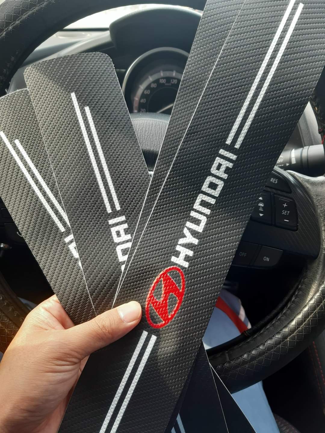 HYUNDAI - Bộ 9 miếng dán bậc cửa trong ngoài và Cốp Sau Ô tô Chống trầy bằng Sợi Carbon