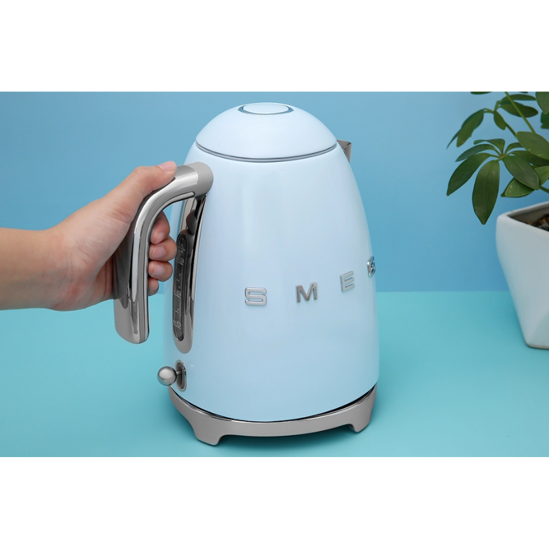 Ấm đun nước Smeg màu xanh dương KLF03PBEU 535.43.678 - Hàng chính hãng