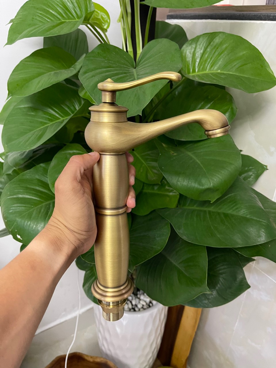 Vòi Lavabo cổ điển nóng lạnh