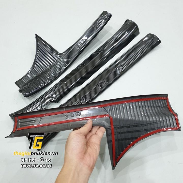 TRỌN BỘ Nẹp bước chân và ốp chống trầy cốp trong Hyundai Grand i10 2021 SEDAN - vân Carbon