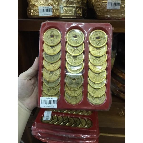 Vỉ 24 đồng tiền vàng nhựa trang trí