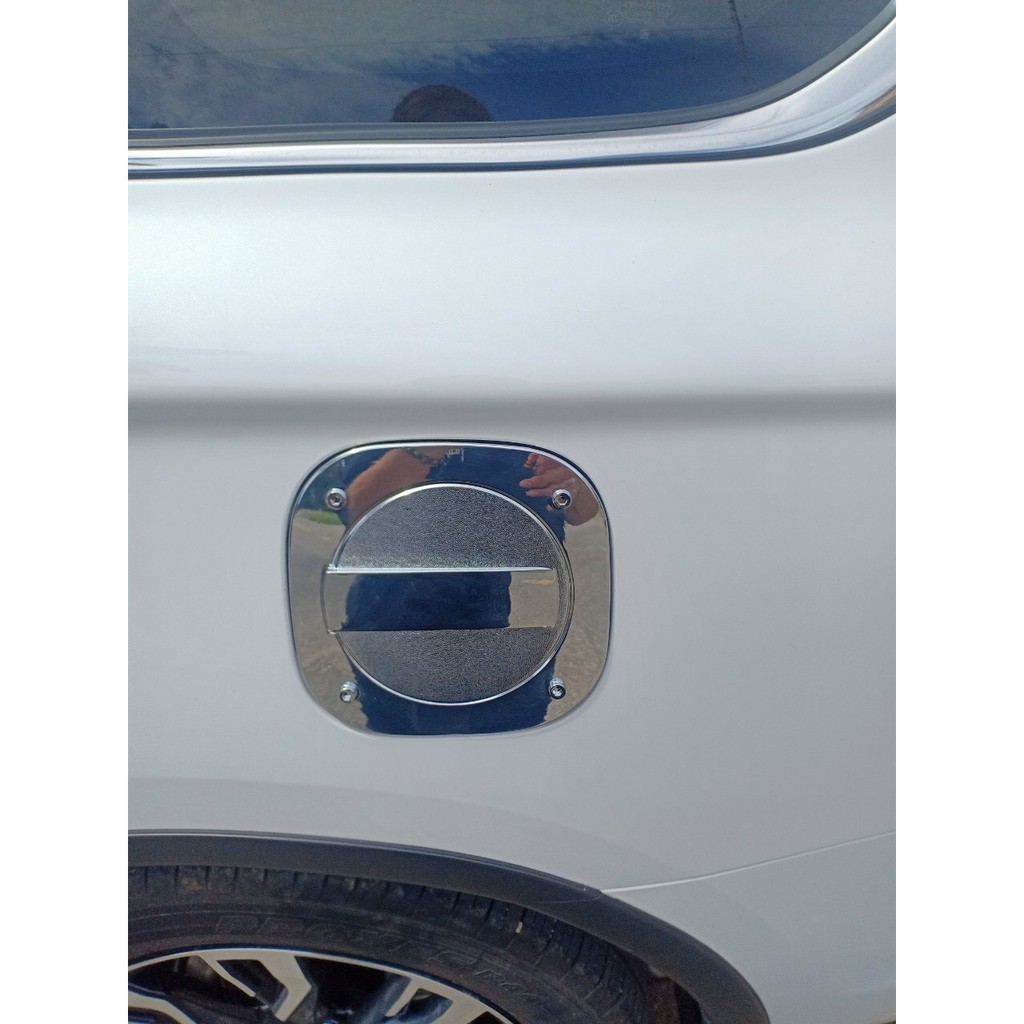 Ốp Nắp Bình Xăng Xe Mitsubishi Outlander 2016 2017 2018 2019 2020 2021 mạ crom cao cấp