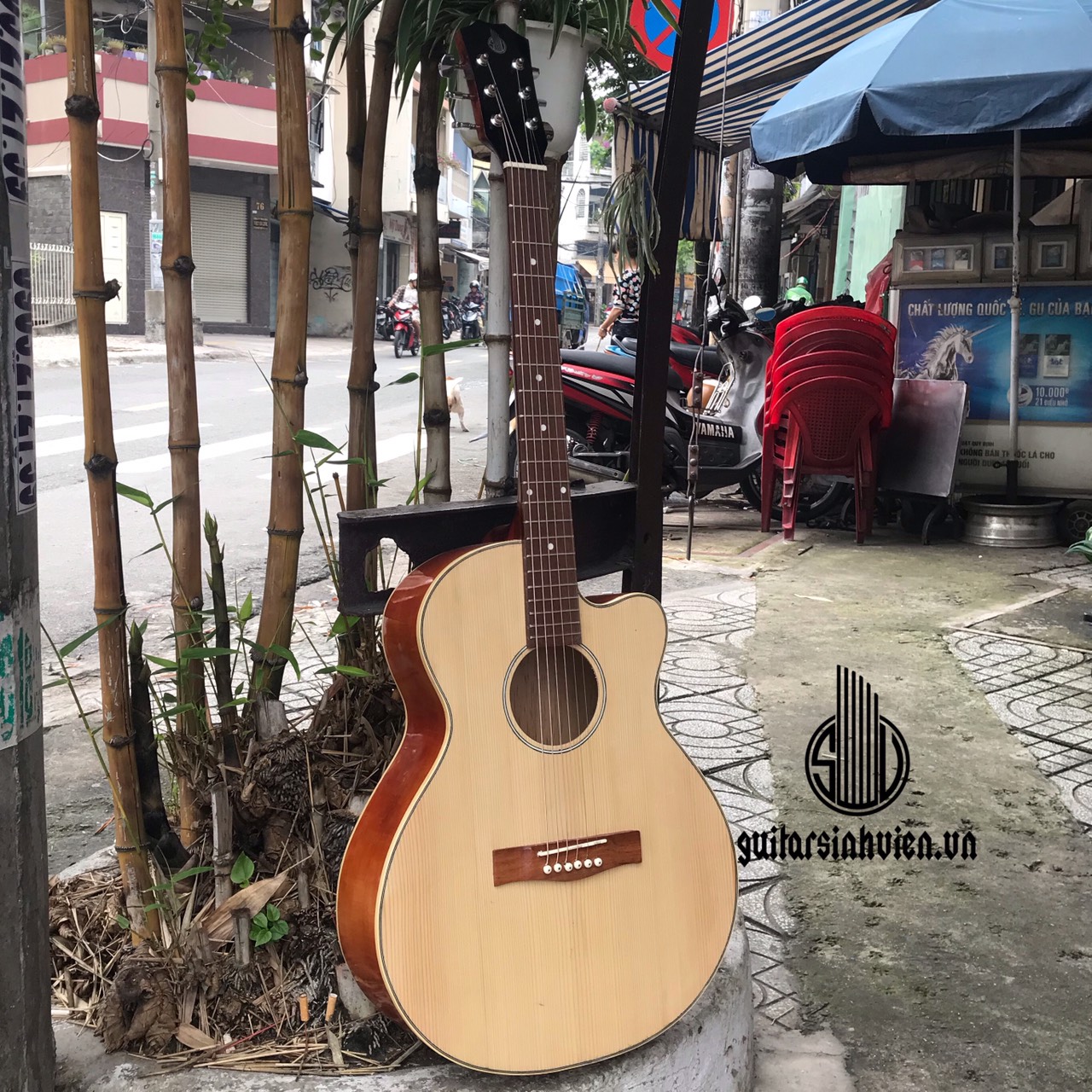 ĐÀN GUITAR ACOUSTIC CHO NGƯỜI MỚI TẬP