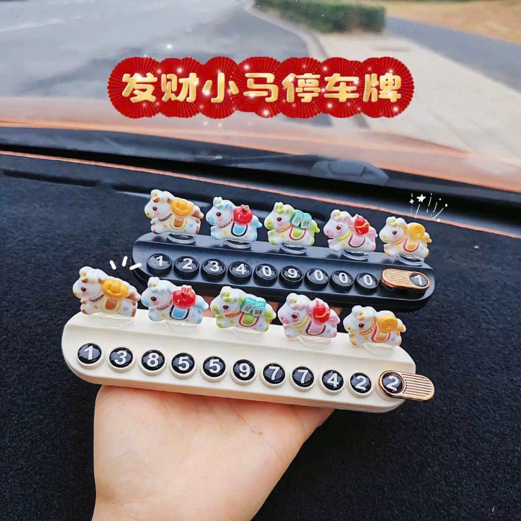 Bảng Số Điện Thoại Trên Ô Tô Fast Car Trang Trí Mèo Thần Tài Mini Dễ Thương