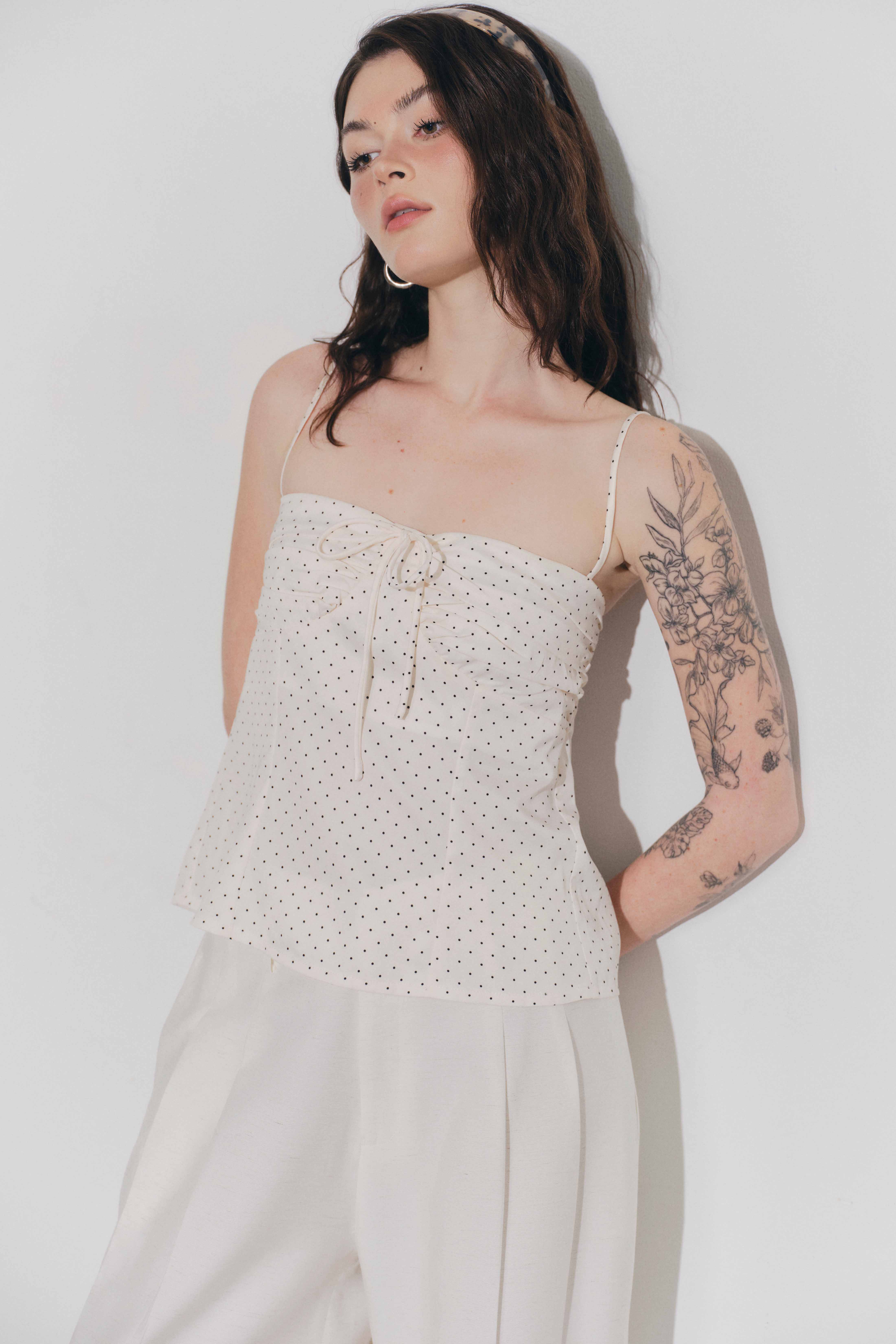 DOTTIE - Áo kiểu 2 dây đính nơ - Kem - T1136