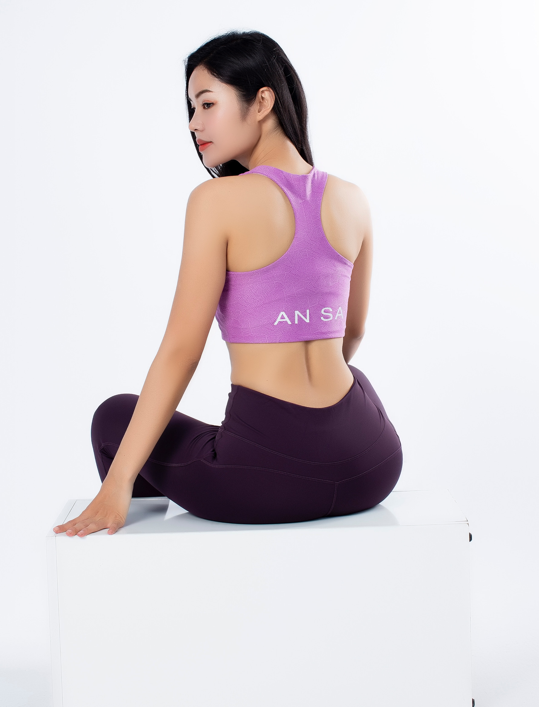 Quần lửng legging thể thao nữ trơn chỉ nổi nâng mông màu Tím ruốc - QL504