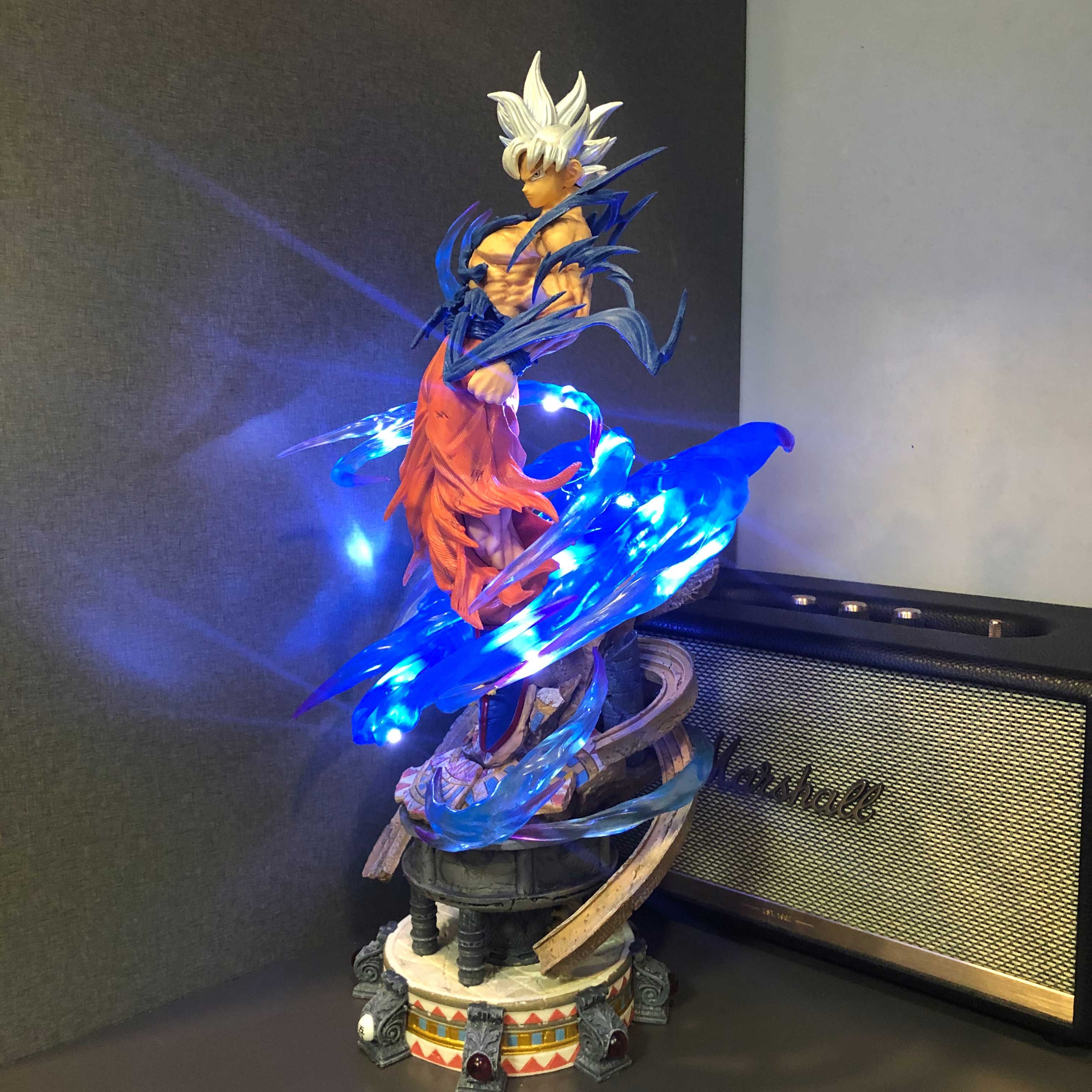 Mô hình Son Goku bản năng vô cực 49 cm có LED (usb) - Dragon Ball