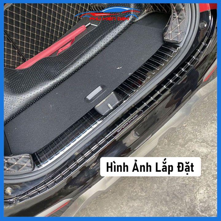 Ốp chống trầy cốp Sportage 2021-2022-2023 vân titan bảo vệ trang trí xe