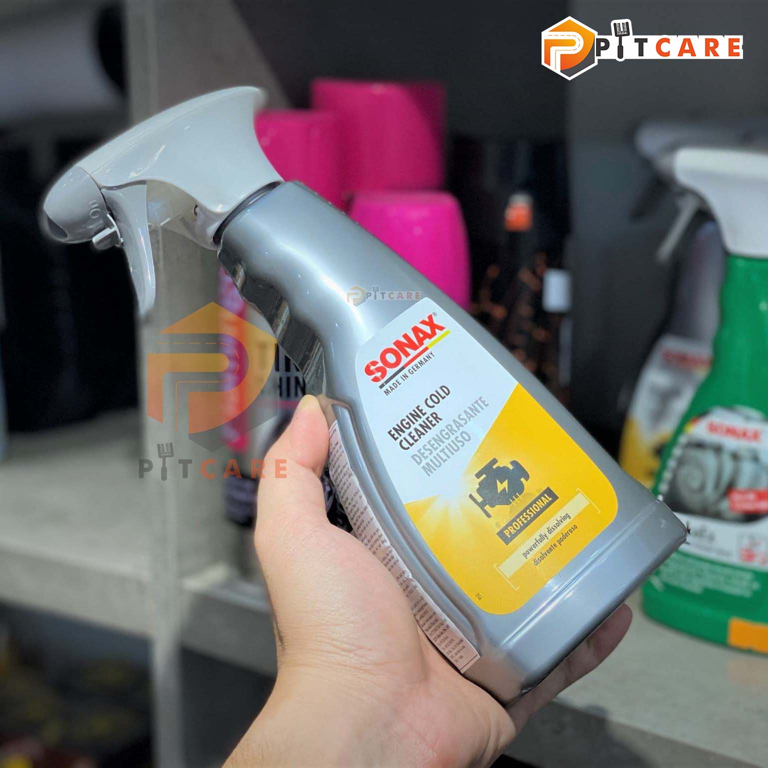 Shampoo Làm Sạch Khoang Động Cơ Xe SONAX Engine and Cold Cleaner 543200 (500ml)