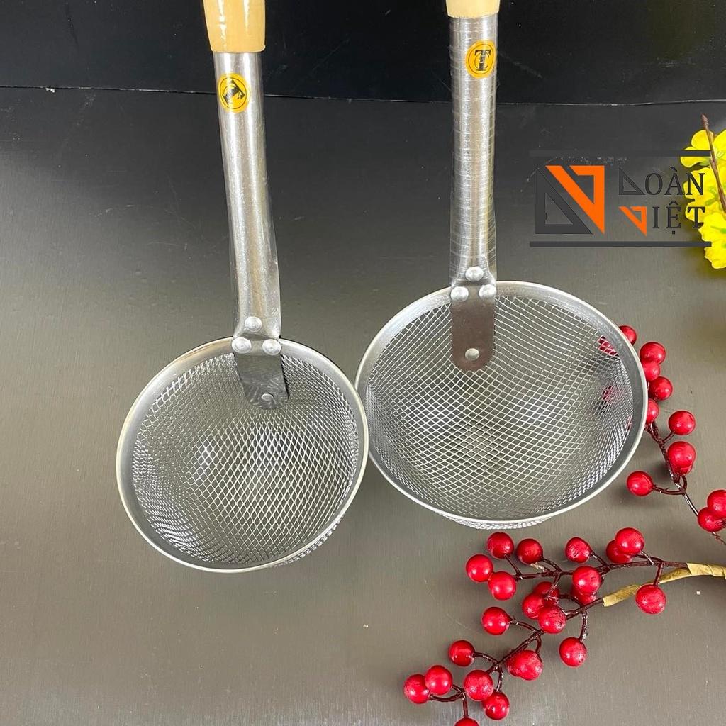 Vợt TRỤNG HỦ TIẾU, MÌ inox SÂU LỒNG, cán gỗ, có móc treo tiện dụng NHIỀU SIZE- Dụng cụ nấu ăn, nhà bếp