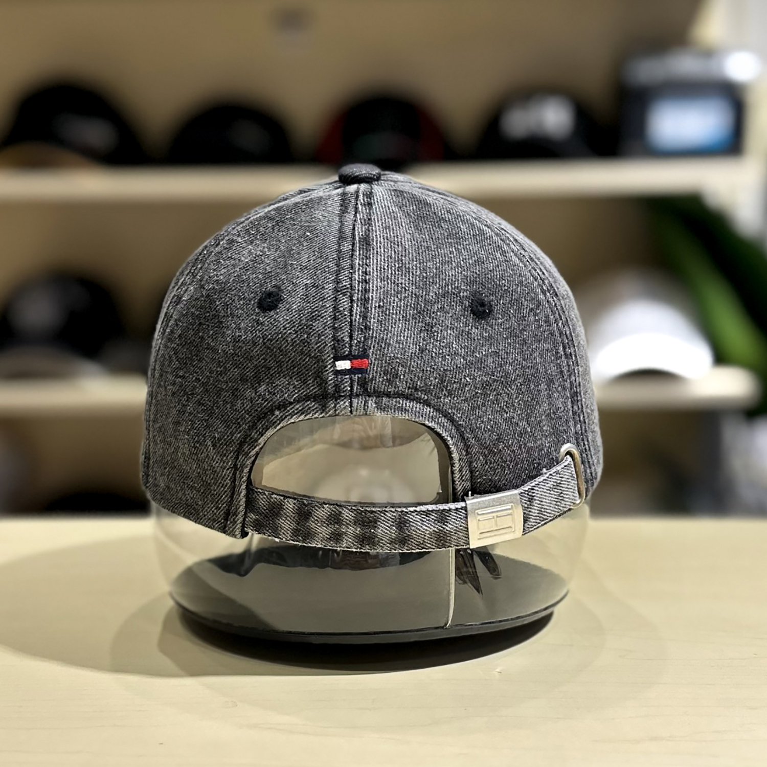 Nón kết, mũ lưỡi trai Tom phối vải jeans form đẹp thời trang đường phố