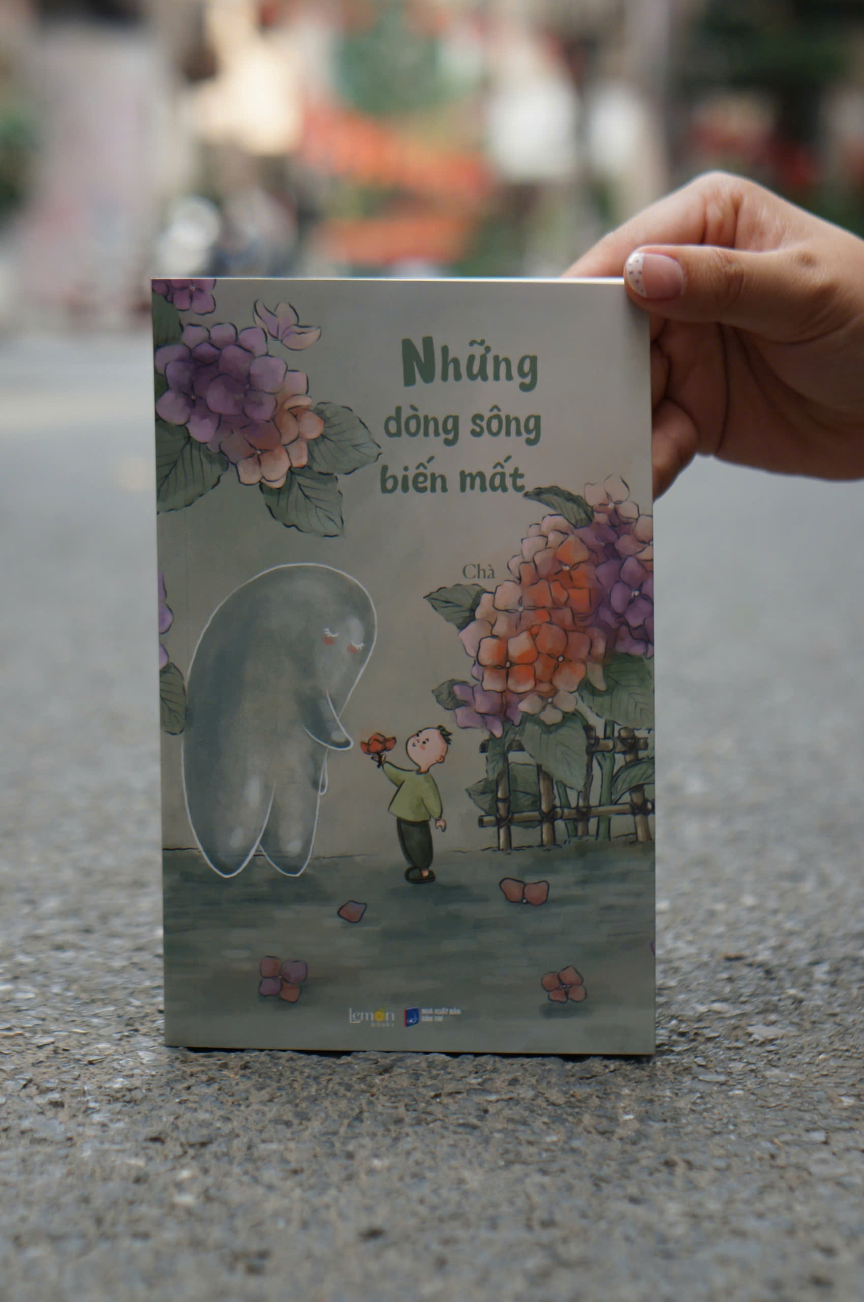 Sách Tản Văn - Những dòng sông biến mất - Bách Việt