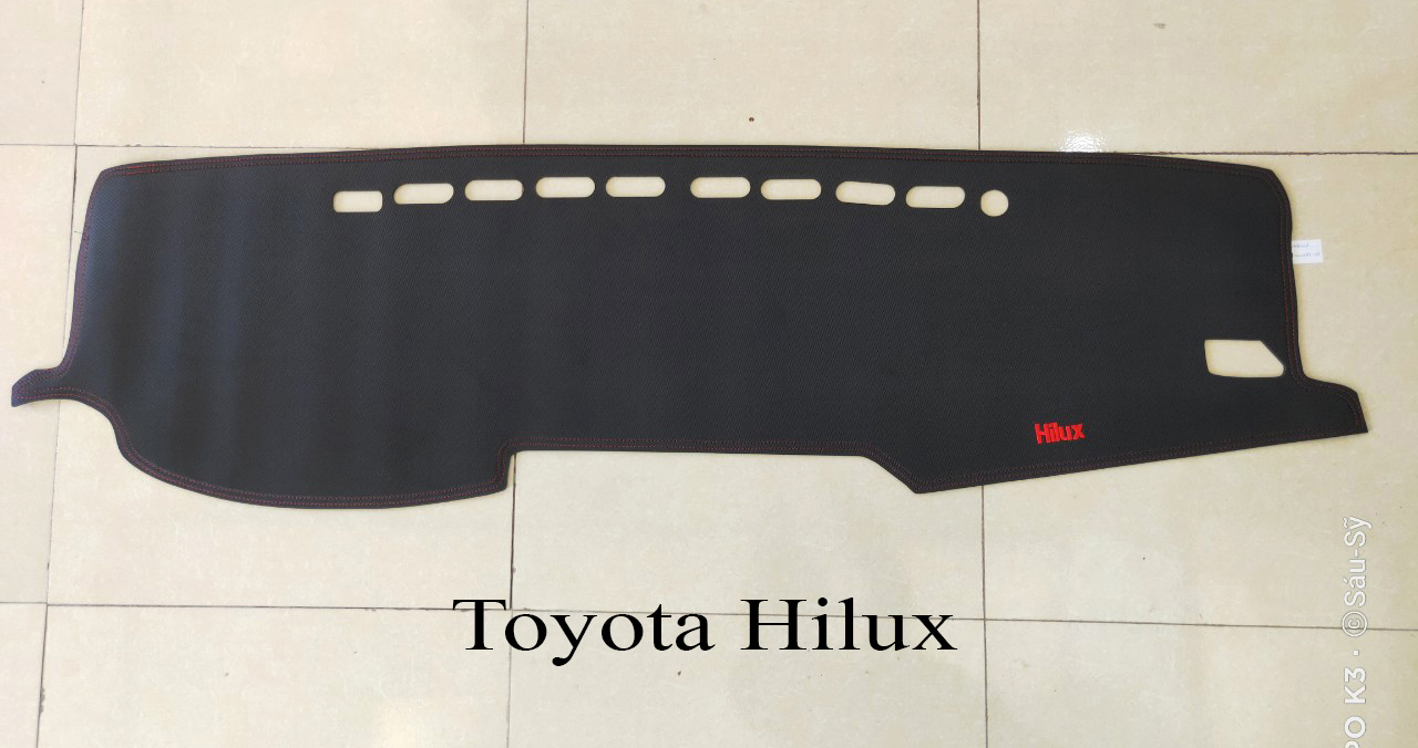 Thảm Taplo Xe Toyota Hilux 2015-2022 loại da dày cao cấp 3 lớp chống trượt Da Carbon đen