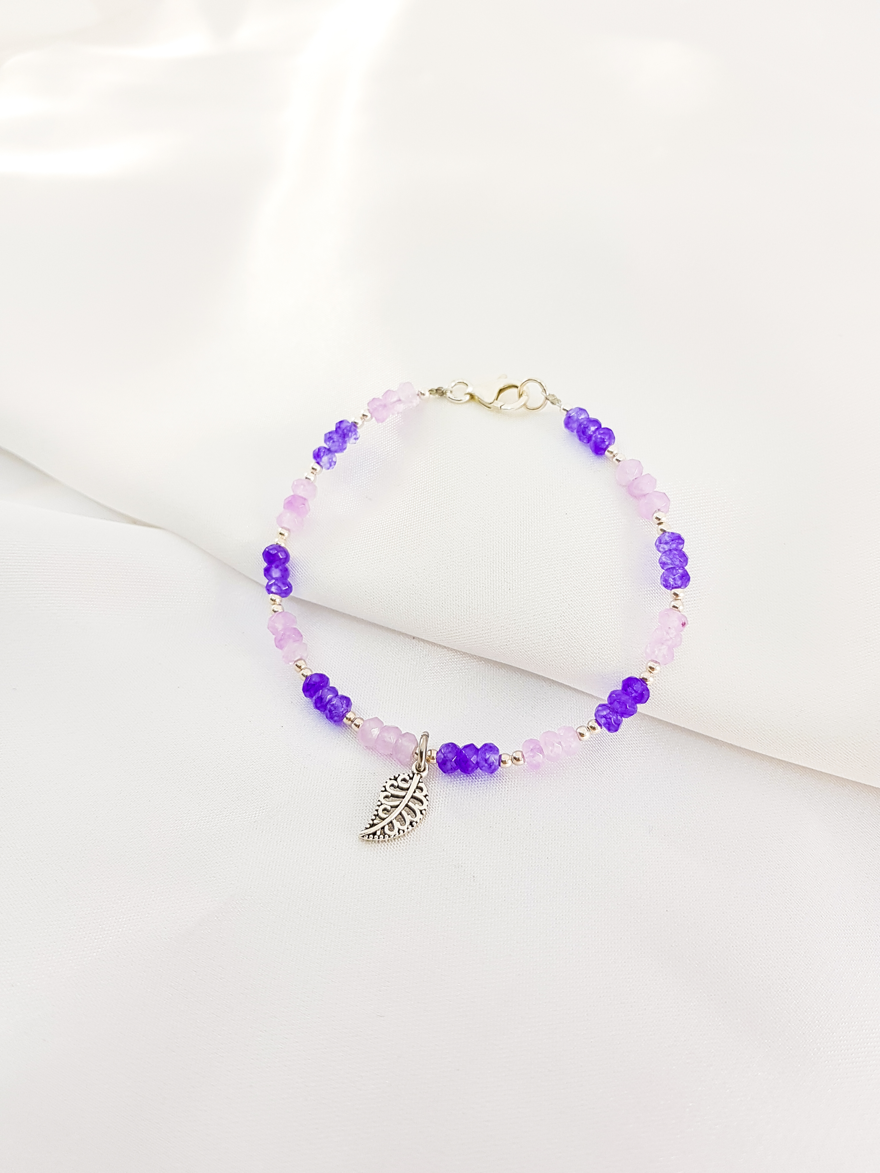 Vòng tay mệnh hỏa, thổ đá Agate mix charm chiếc lá