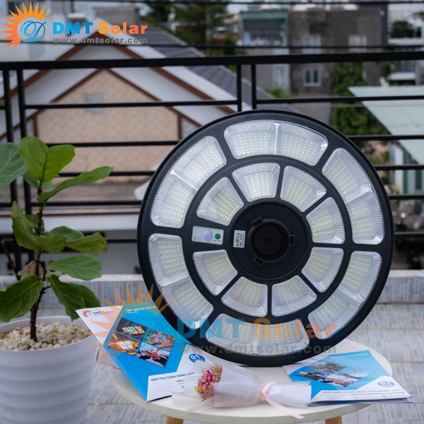 Đèn đĩa bay UFO năng lượng mặt trời chiếu sáng sân vườn công suất 1000W - UFO1000