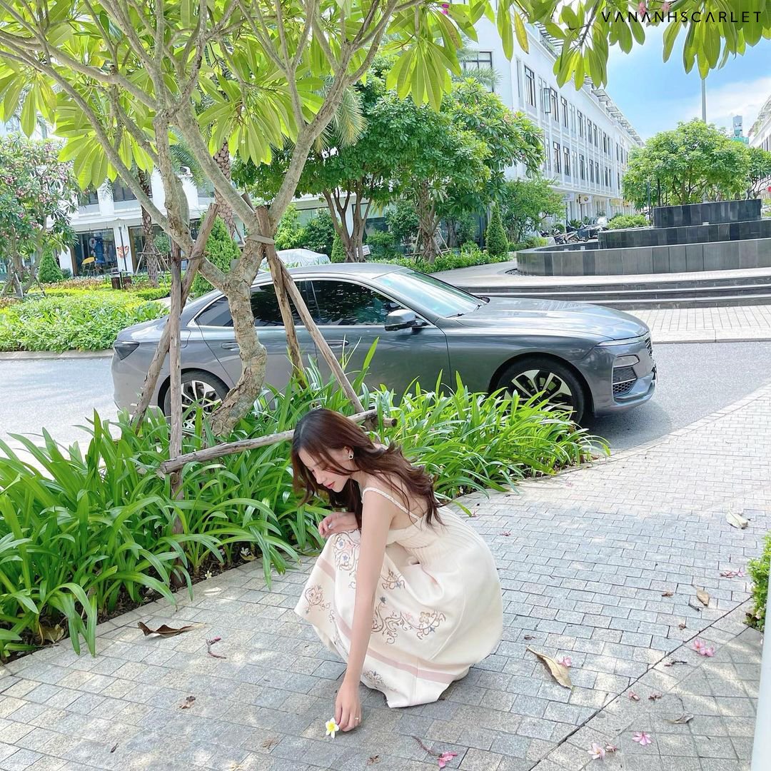 Váy hai dây nữ VANANHSCARLET Thêu hoa eo xếp