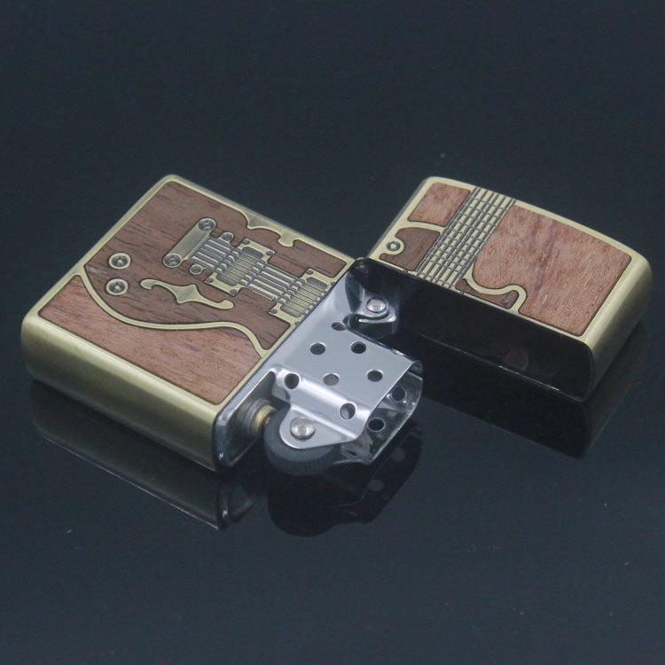 Combo Hộp Quẹt Bật Lửa Xăng Đá Z8591 Họa Tiết Hình Cây Đàn + Tặng Bình Bơm Xăng Chuyên Dụng Cho Bật Lửa