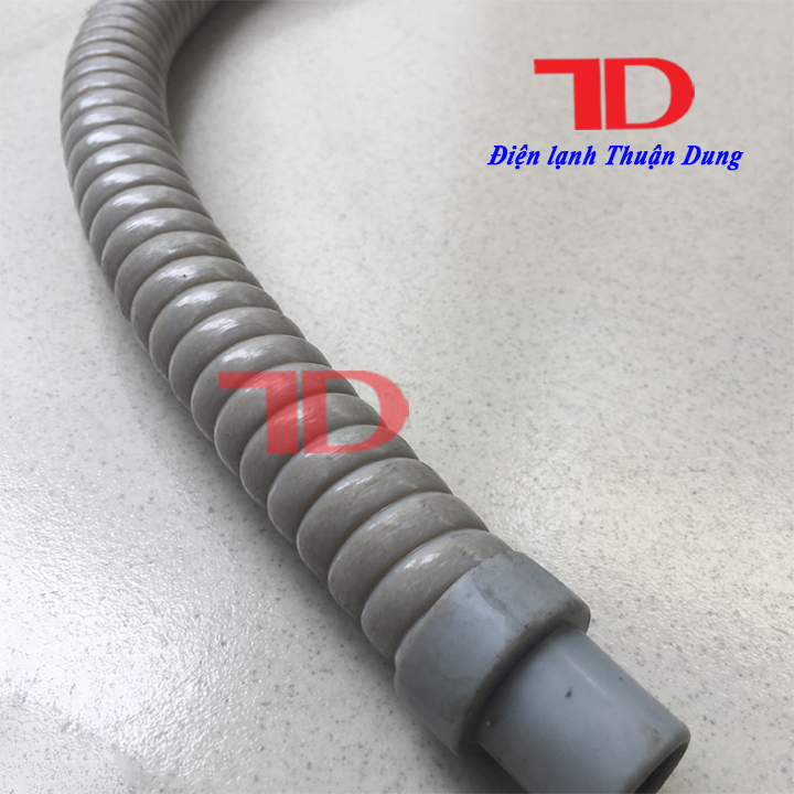 Ống thoát nước máy lạnh 120 cm zin có bảo ôn chống mồ hôi nhiễu nước