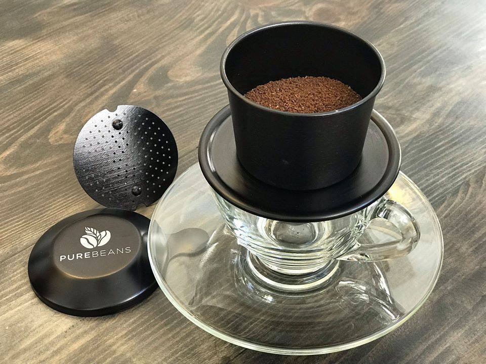 Cà Phê PureBeans - Robusta (500gram) với cách rang mộc từ những hạt cà phê sạch để pha chế ra những ly cà phê nguyên chất, vị thật thơm ngon đúng gu/vị của người Việt