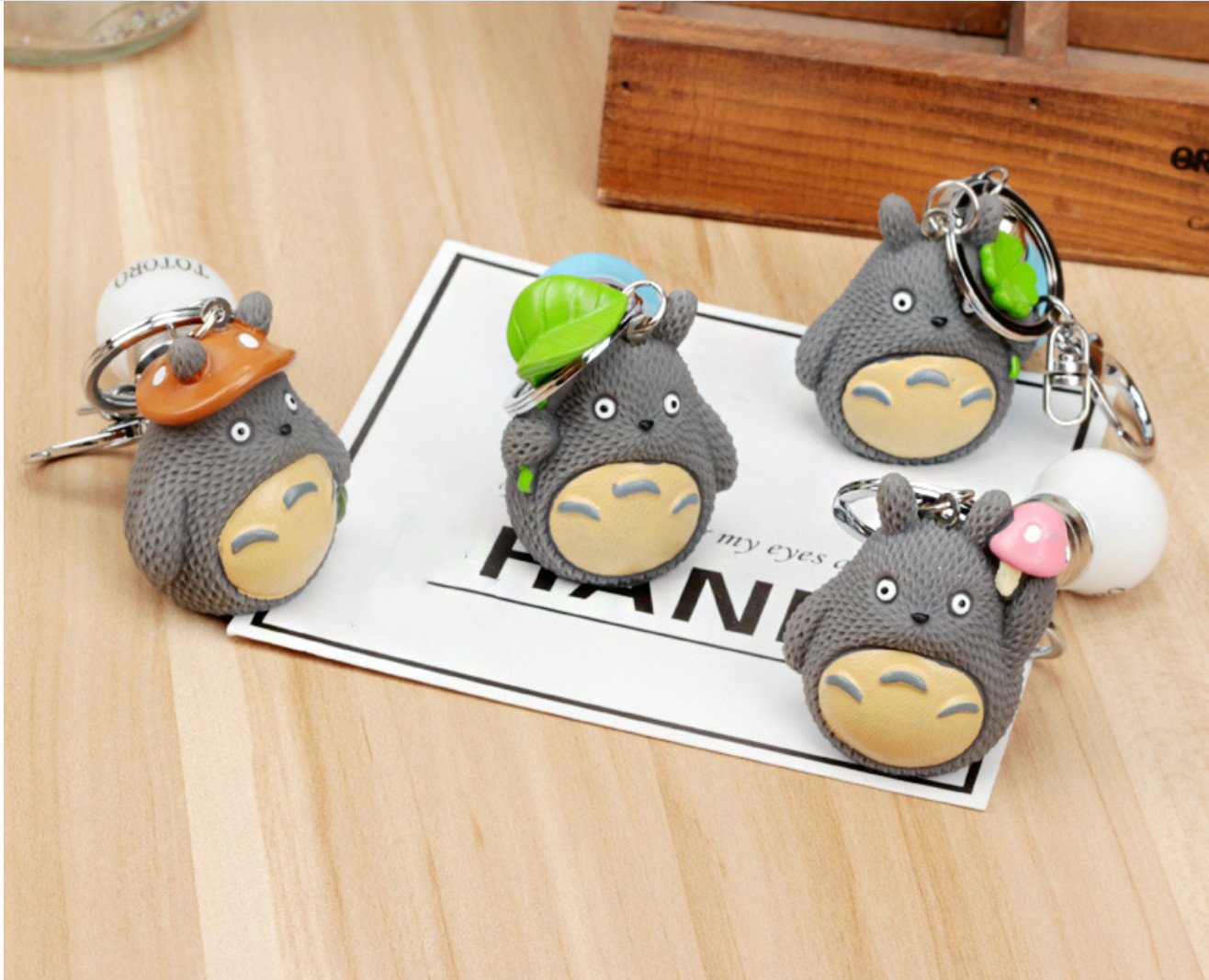 Móc khóa totoro có đèn trang trí balo cặp táp -Giao màu ngẫu nhiên