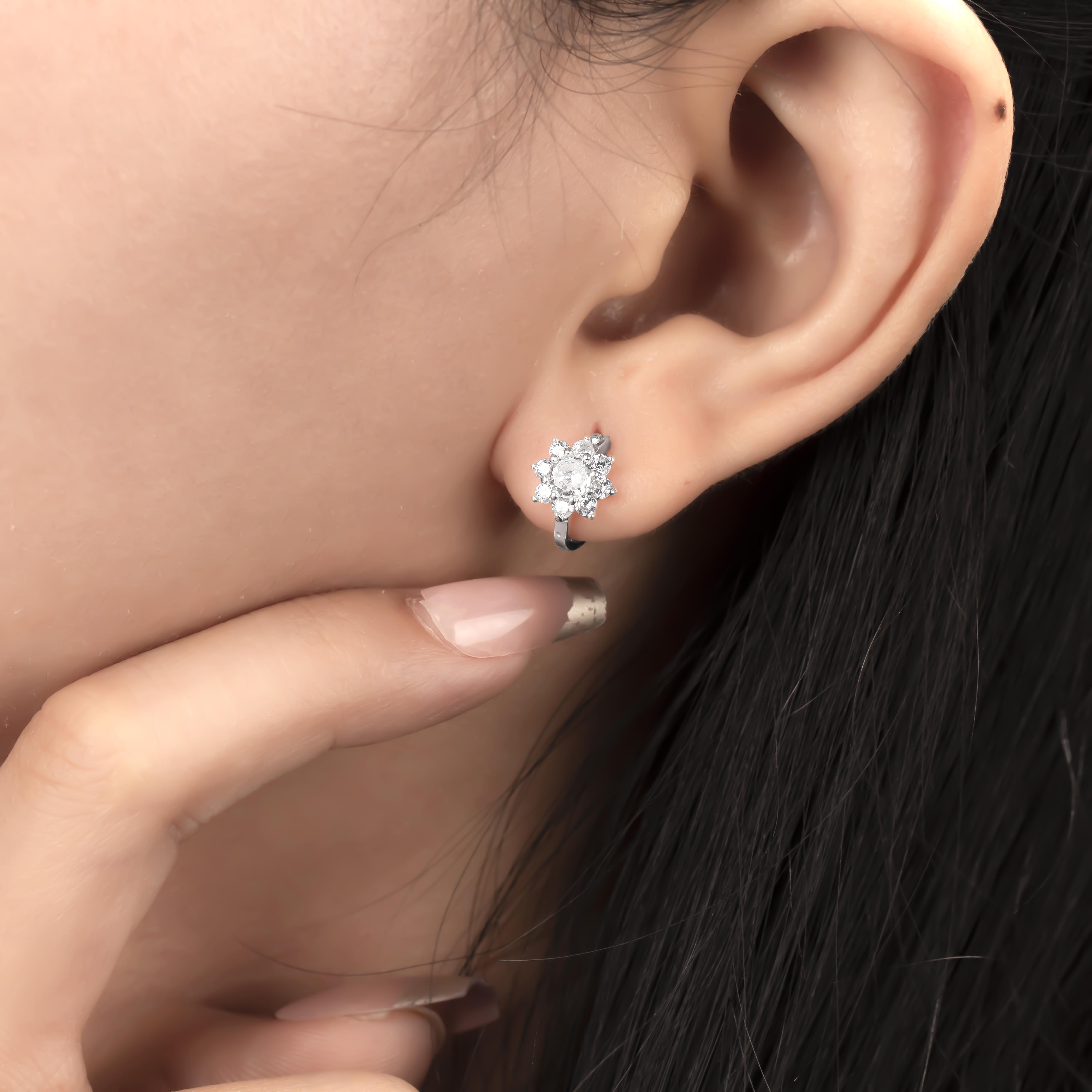 Bông tai ôm vành hoa gắn đá - SB30616
