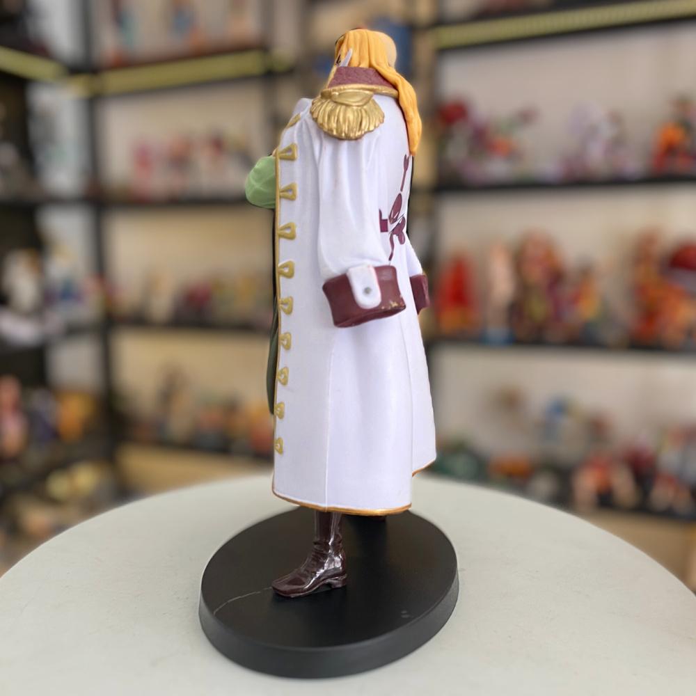 Mô hình Râu Trắng thời trẻ Đứng Siêu Ngầu - cao 18.5cm - Nặng 309 Gram - Figure One Piece