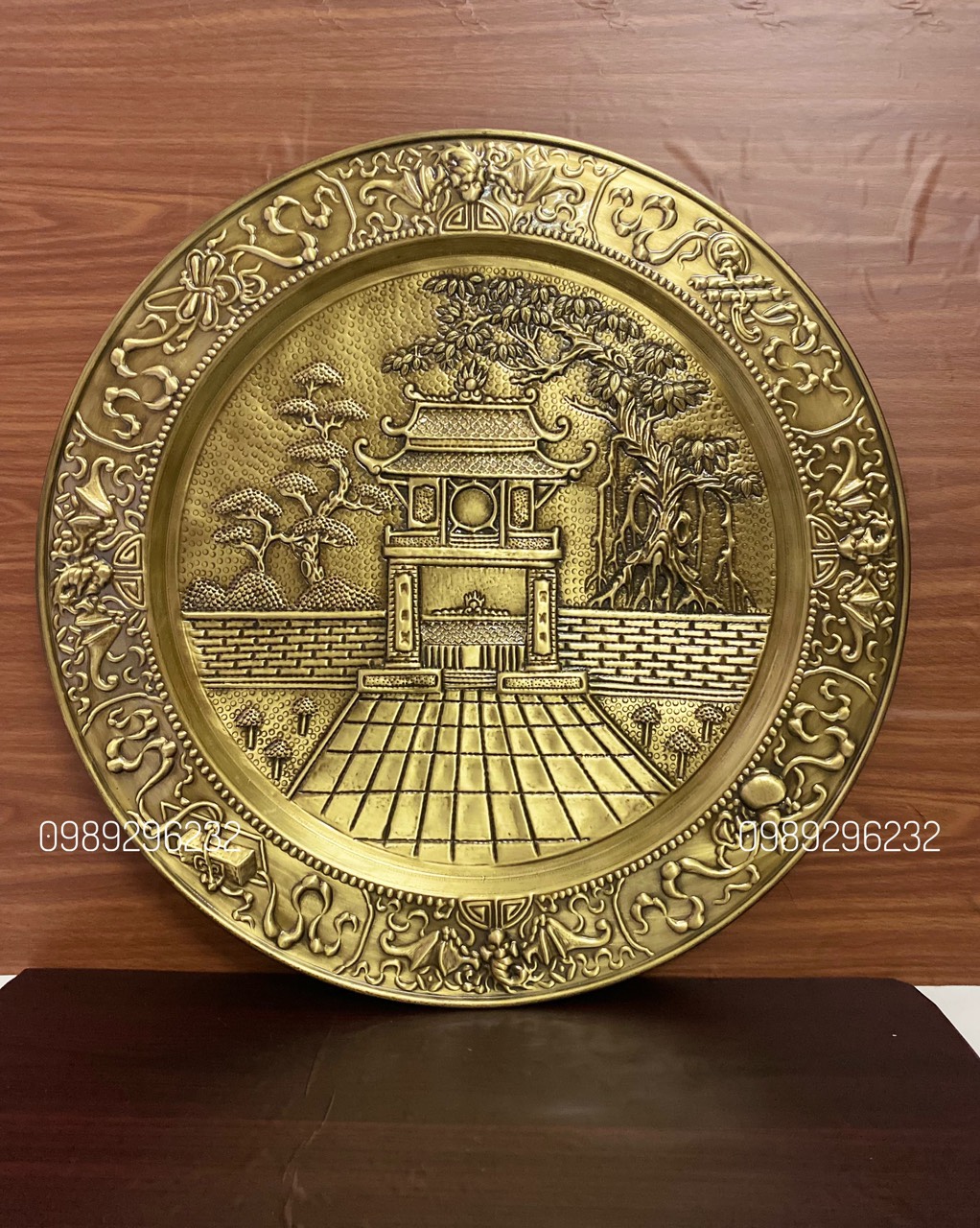 Mâm chạm nổi họa tiết Khuê Văn Các bằng đồng treo tường