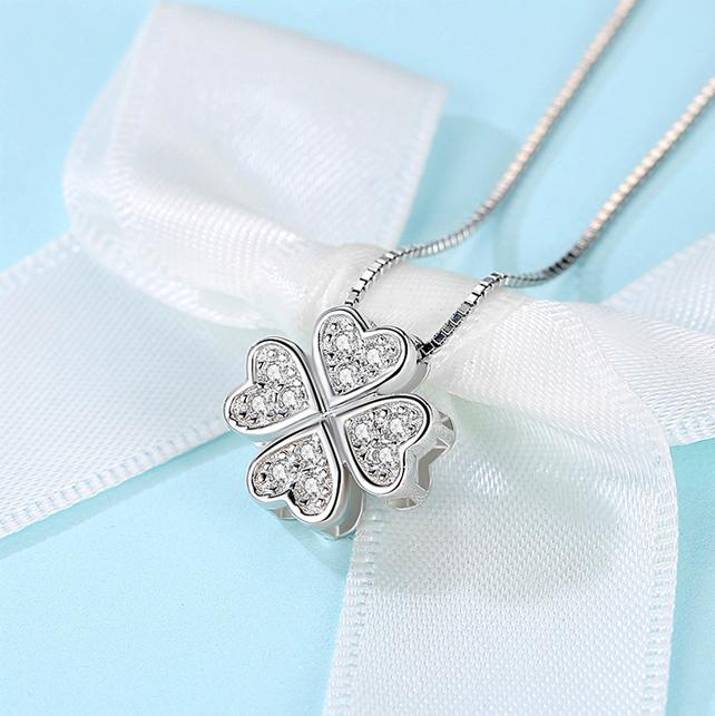 Dây chuyền, vòng cổ mặt cỏ bốn lá may mắn + Mặt nạ thiên nhiên Dermal ngẫu nhiên