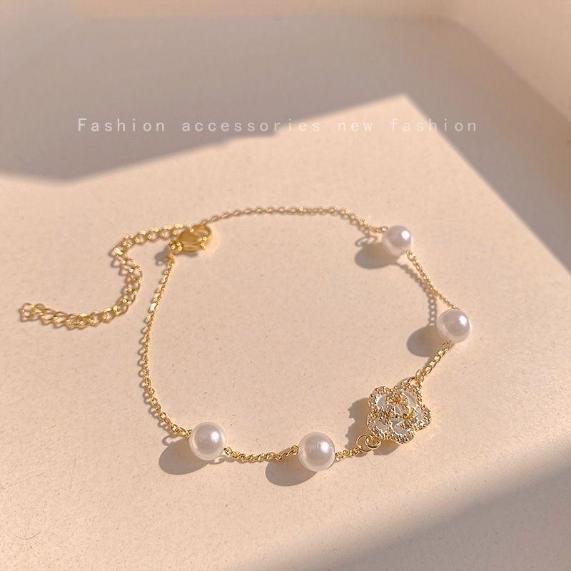 Lắc Tay Hoa Hồng Trắng Đá Phối Ngọc Tiểu Thư