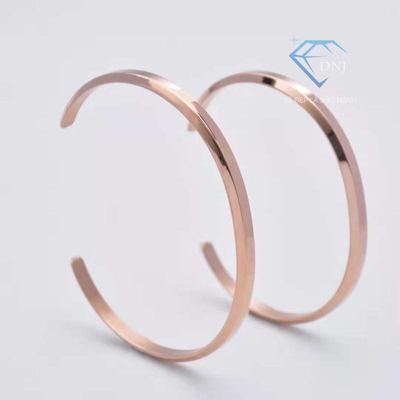 Vòng tay lắc tay nam nữ titan chữ C - Cam kết không bay màu