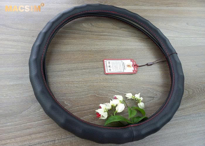 Bọc vô lăng cao cấp Macsim mã 8890 màu đen chỉ đỏ - Chất liệu da thật 100%, khâu tay thủ công size M