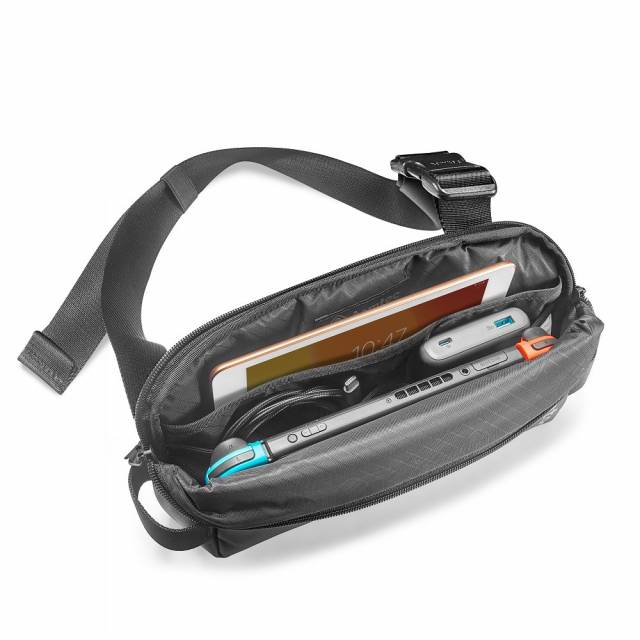 TÚI ĐEO CHÉO TOMTOC LIGHTWEIGHT CODURA SLING BAG BLACK