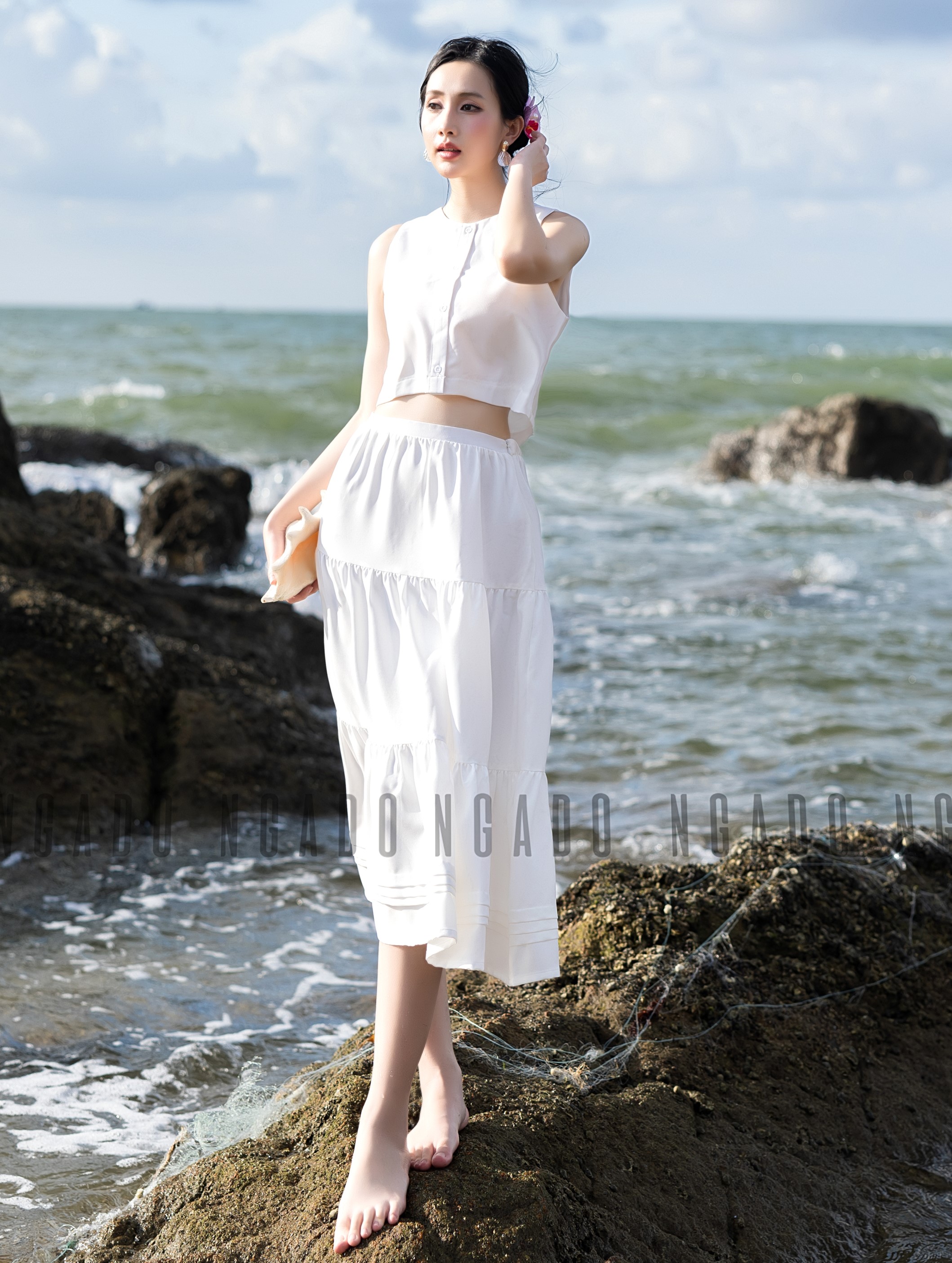Set áo váy croptop trắng NGADO
