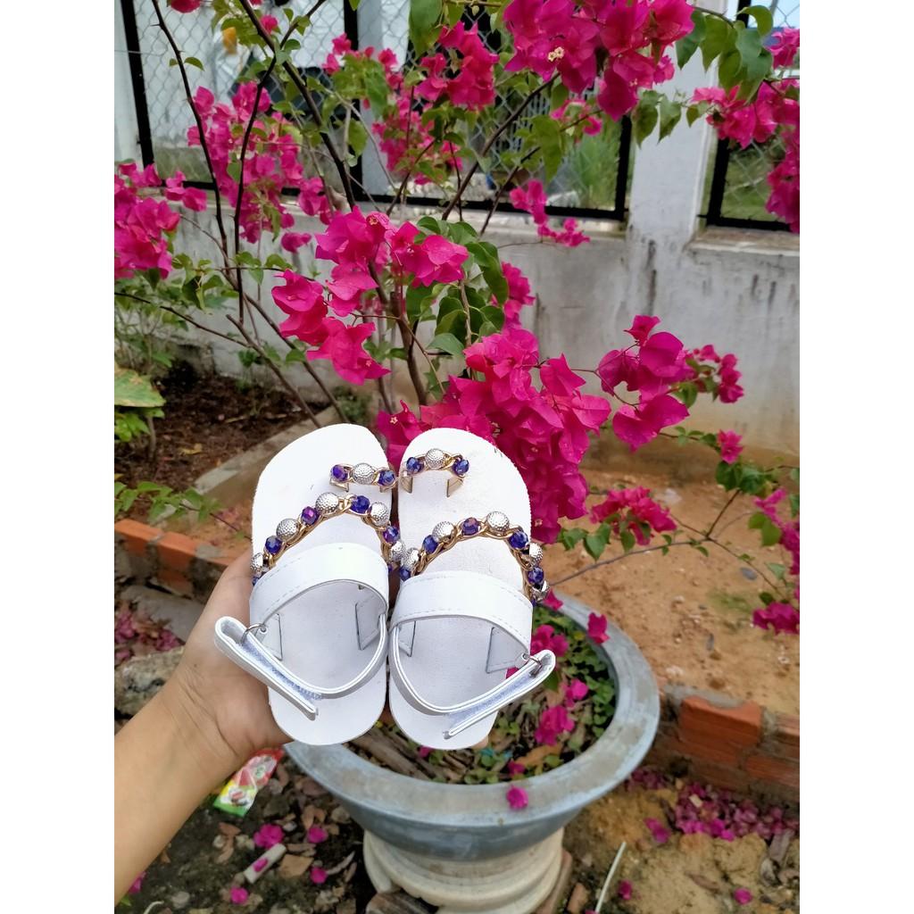 DÉP SANDAL TRẮNG ĐÍNH HỘT CHO BÉ GÁI ( CHỌN SIZE CỨ NHẮN SHOP VÌ SHOP CÓ ĐỦ SIZE )