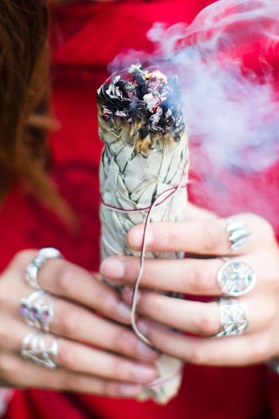 Sét xô trắng huyết rồng dragon blood và palo santo thanh tẩy nhà cửa