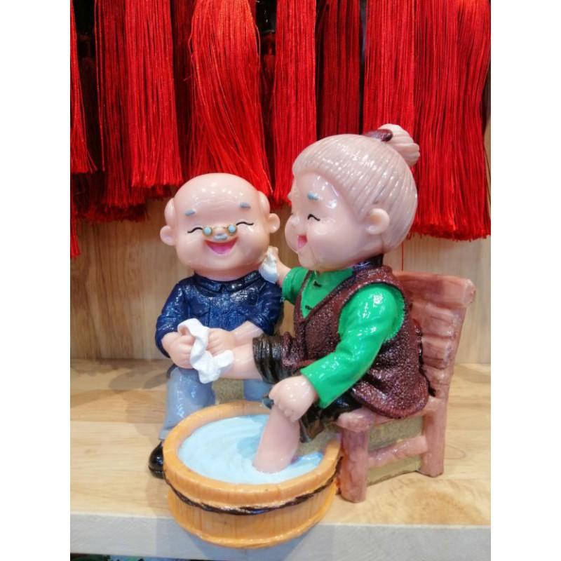 TƯỢNG ÔNG BÀ GIÀ TRANG TRÍ NHÀ CỬA MẪU RỬA CHÂN SIZE LỚN