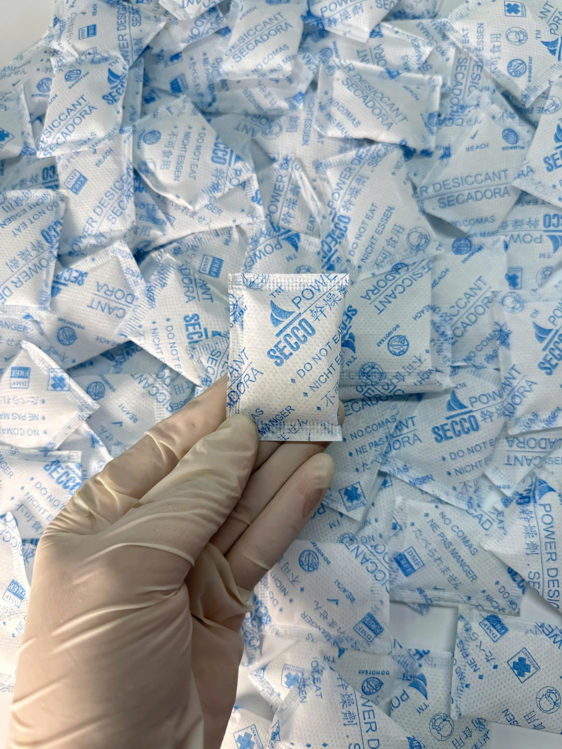 Túi hút ẩm loại 3gram, đóng gói 1kg, thương hiệu SECCO - Hàng chính hãng