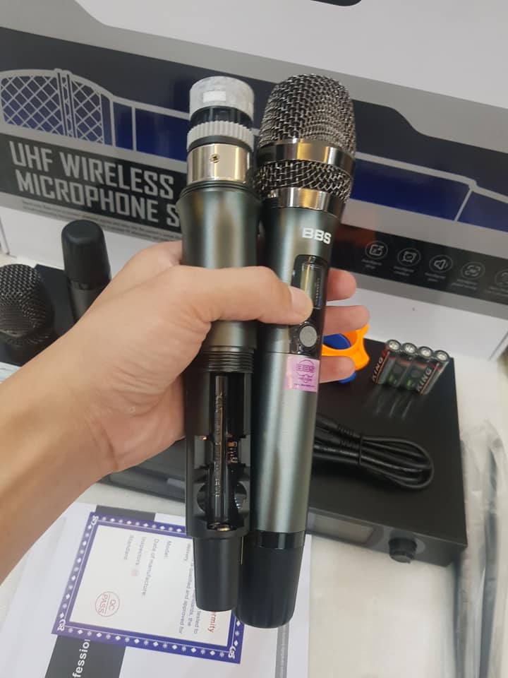 Micro không dây BBS U-898 - Mic karaoke gia đình, sân khấu - Độ nhạy cao, bắt sóng xa, chống hú rít - Thiết kế sang trọng, bắt mắt -  Dễ dàng phối ghép với các thiết bị âm thanh khác - Hàng nhập khẩu