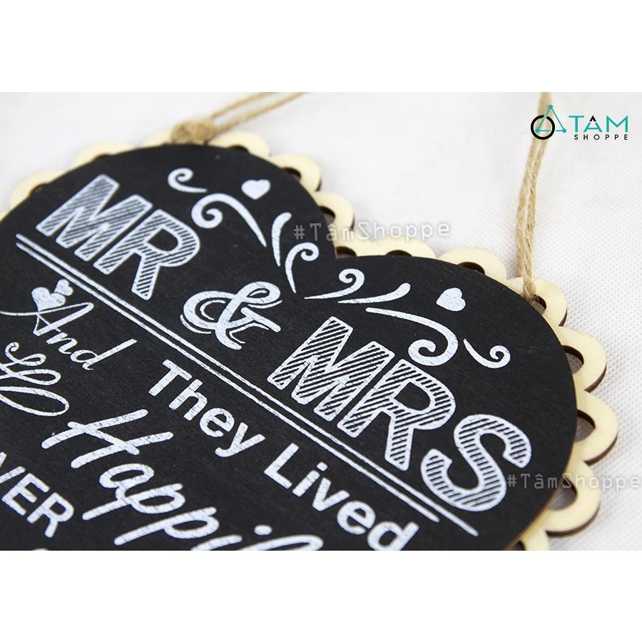 Bảng gỗ treo cửa trái tim MR MRS trắng đen trang trí cưới TTC-23